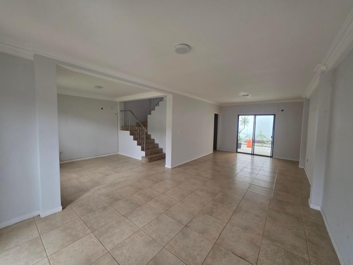 Vendo Bonita Casa en Villa Club, Magna, Cableado Subterráneo, Esquinera, Libre de Hipoteca, Guayas — imagen 9