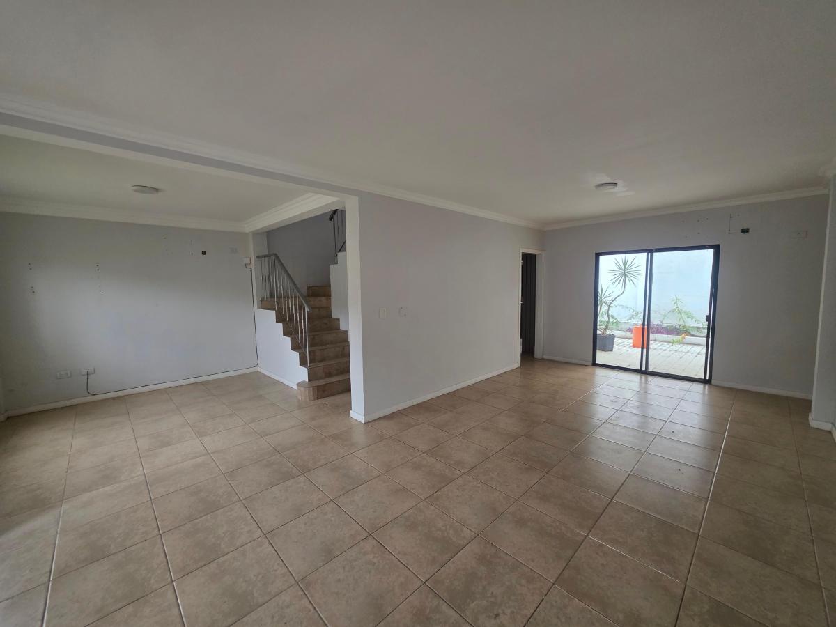 Vendo Bonita Casa en Villa Club, Magna, Cableado Subterráneo, Esquinera, Libre de Hipoteca, Guayas — imagen 8