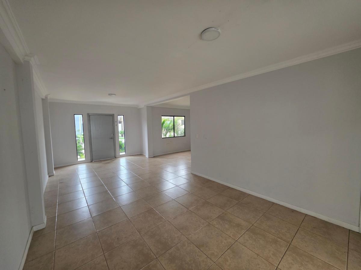 Vendo Bonita Casa en Villa Club, Magna, Cableado Subterráneo, Esquinera, Libre de Hipoteca, Guayas — imagen 7