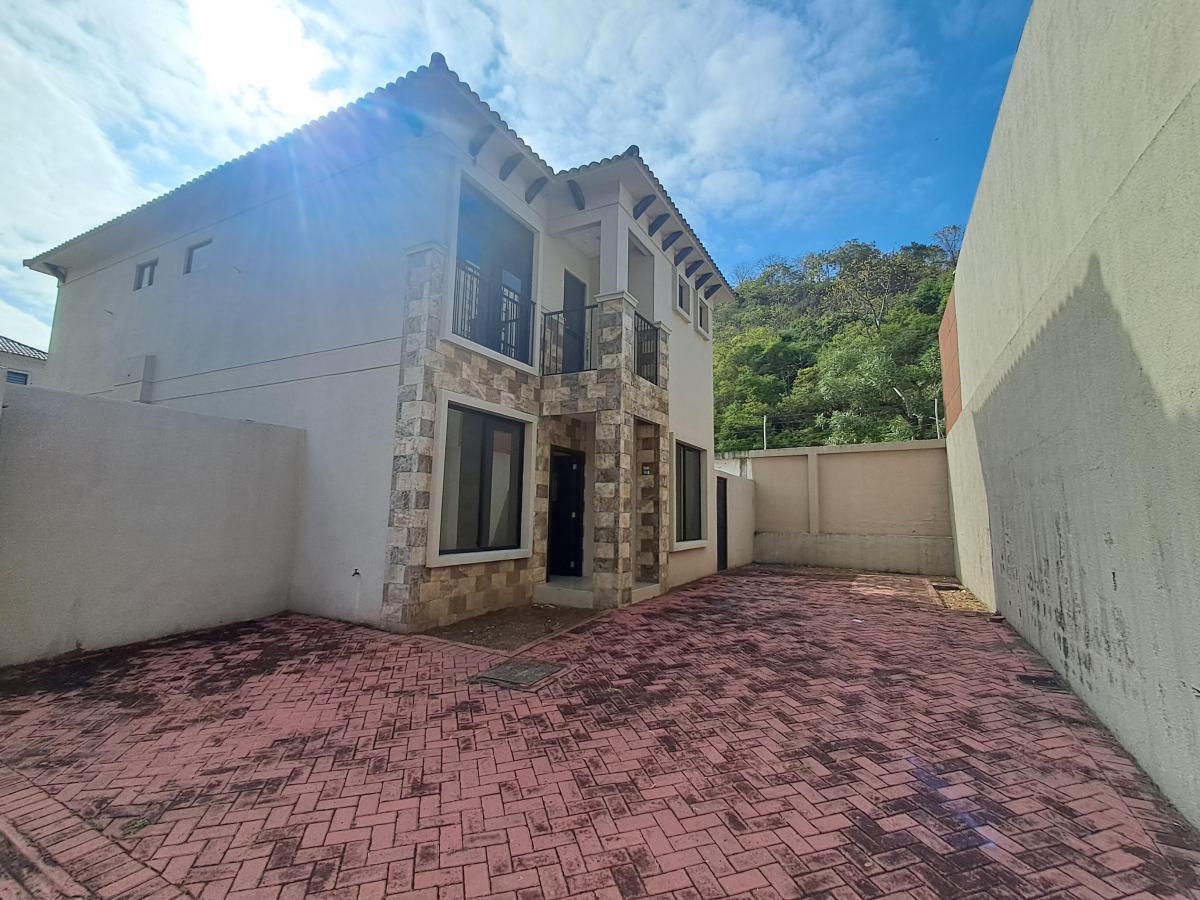 Casa de Estreno Esquinera en Venta Urbanizacion Lomas del Bosque, Guayas — imagen 10