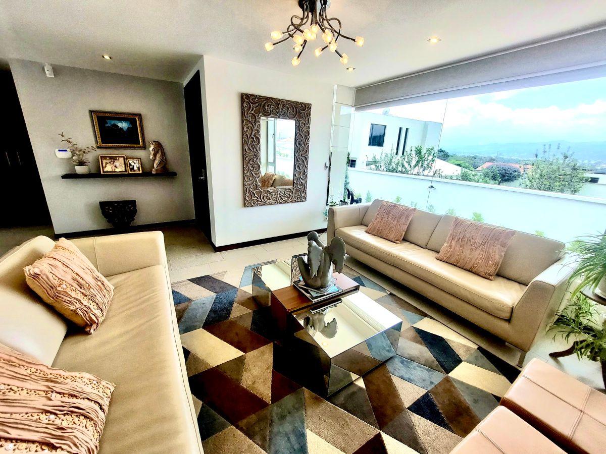 Cumbayá – Santa Inés | Venta de Casa de 220 m² con 3 Dorm. y Jardín — imagen 7