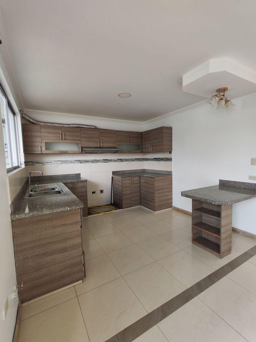Casa a La Venta Urbanización Privada Ricaurte, Azuay — imagen 7