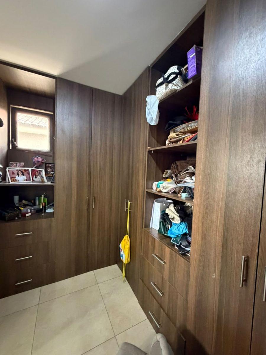 Casa Esquinera en Venta en Ciudad Celeste | 4 Dorm. | Piscina | $279.000 Negociables, Guayas — imagen 4