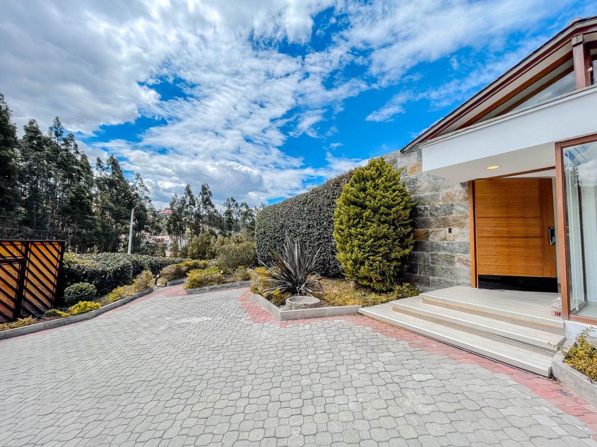 Casa con Piscina y 952 m² de Terreno en Cuenca, Azuay — imagen 10