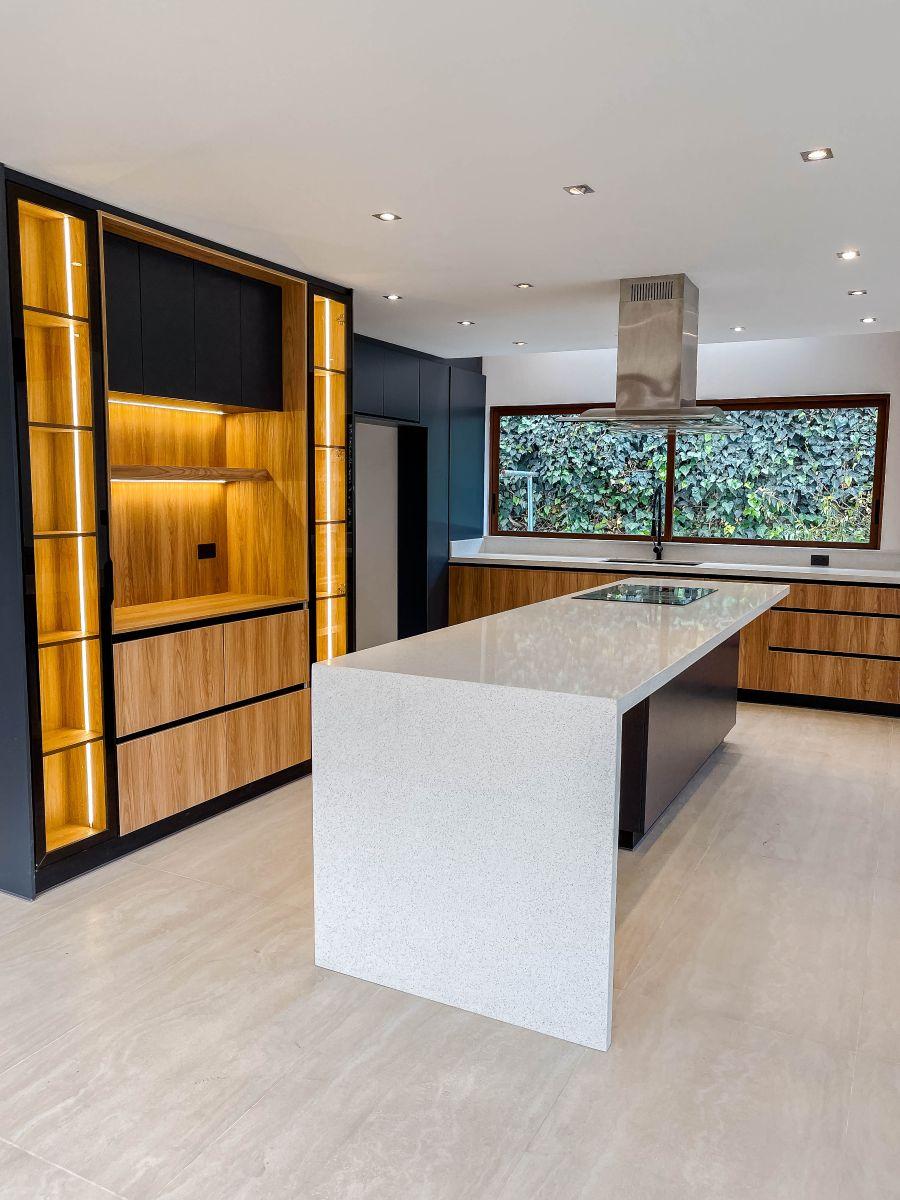 Casa con Piscina y 952 m² de Terreno en Cuenca, Azuay — imagen 8