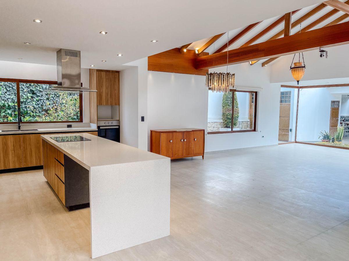 Casa con Piscina y 952 m² de Terreno en Cuenca, Azuay — imagen 6