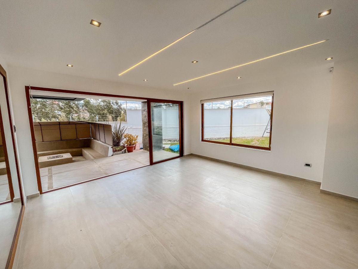 Casa con Piscina y 952 m² de Terreno en Cuenca, Azuay — imagen 5