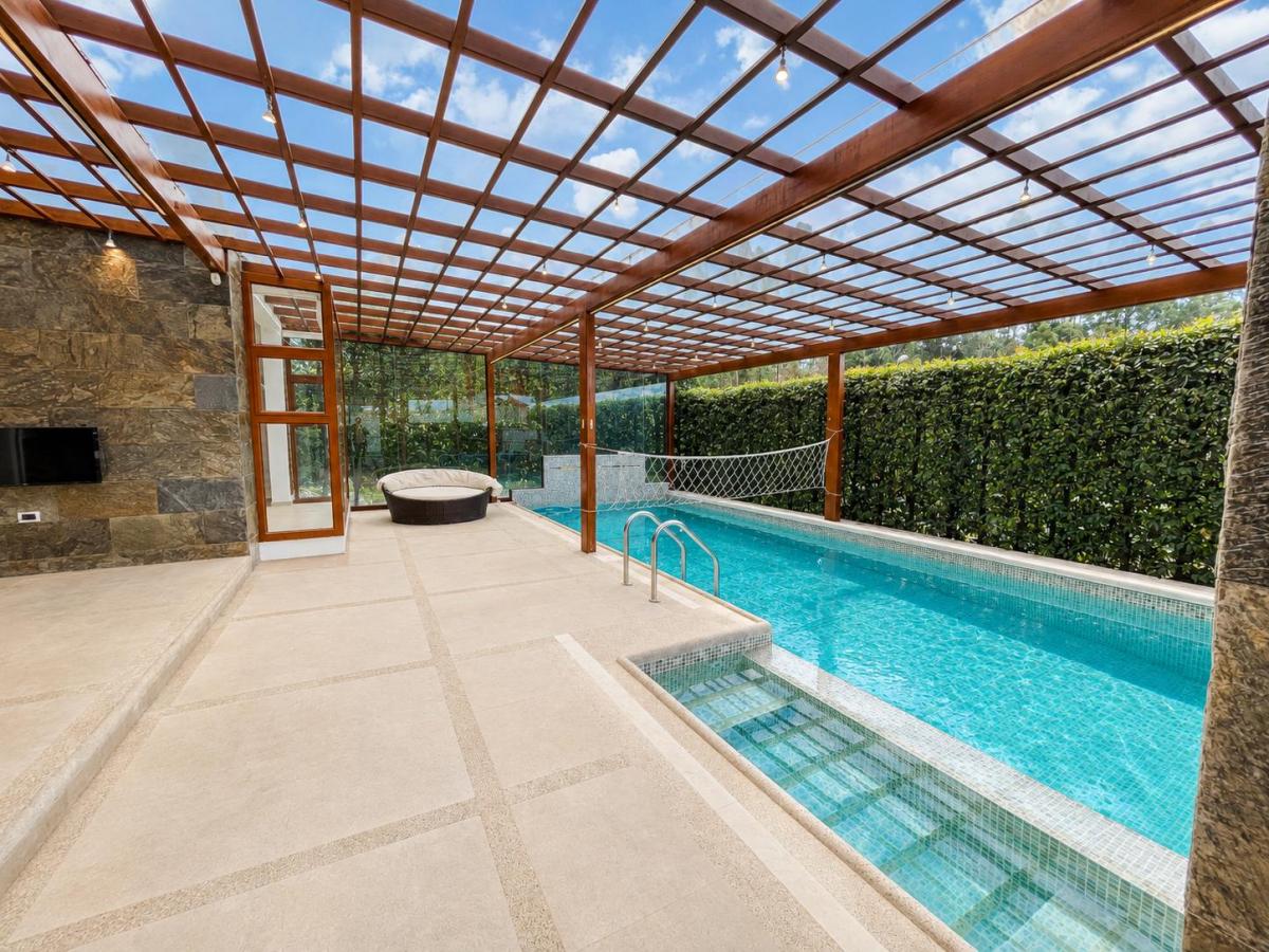 Casa con Piscina y 952 m² de Terreno en Cuenca, Azuay — imagen 4