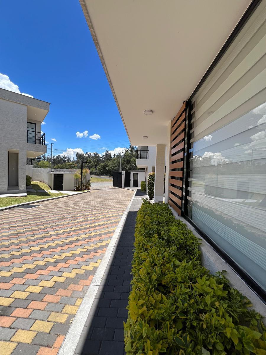 En Venta Casa de Ttres Dorm. con Jardín Privado 196 m² - La Armenia — imagen 7