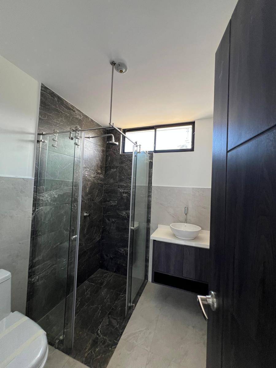 En Venta Casa de Ttres Dorm. con Jardín Privado 196 m² - La Armenia — imagen 3