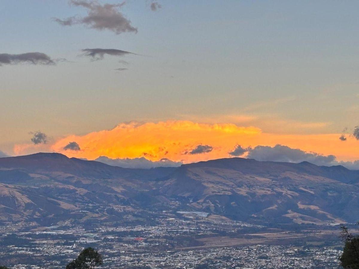 La Casa en Venta Cuenta con Vista a Volcanes y Valles Seguridad, Monteserrin — imagen 10