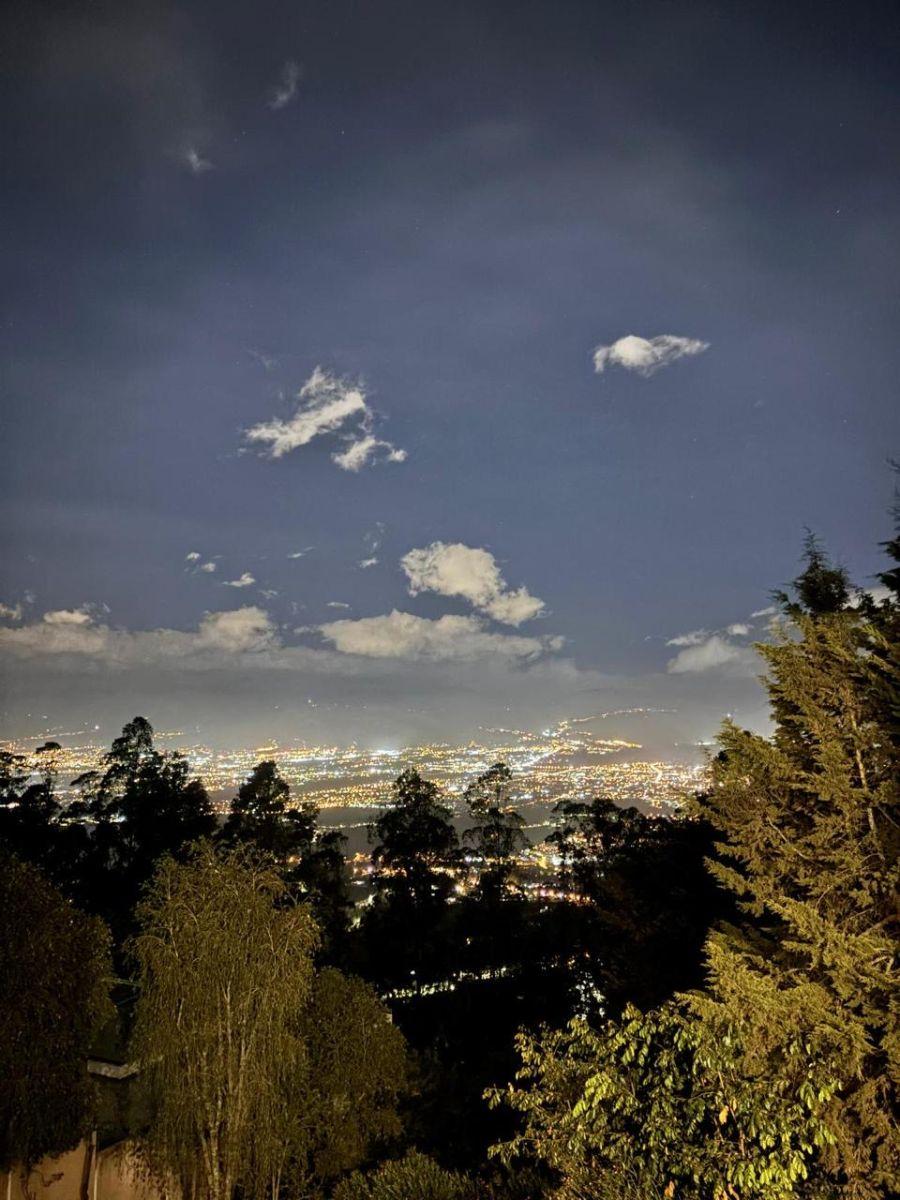 La Casa en Venta Cuenta con Vista a Volcanes y Valles Seguridad, Monteserrin — imagen 7