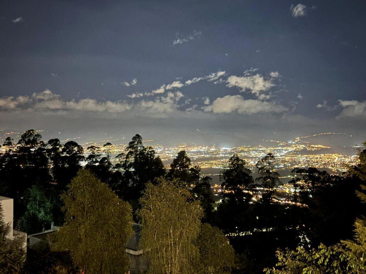 La Casa en Venta Cuenta con Vista a Volcanes y Valles Seguridad, Monteserrin — imagen 6