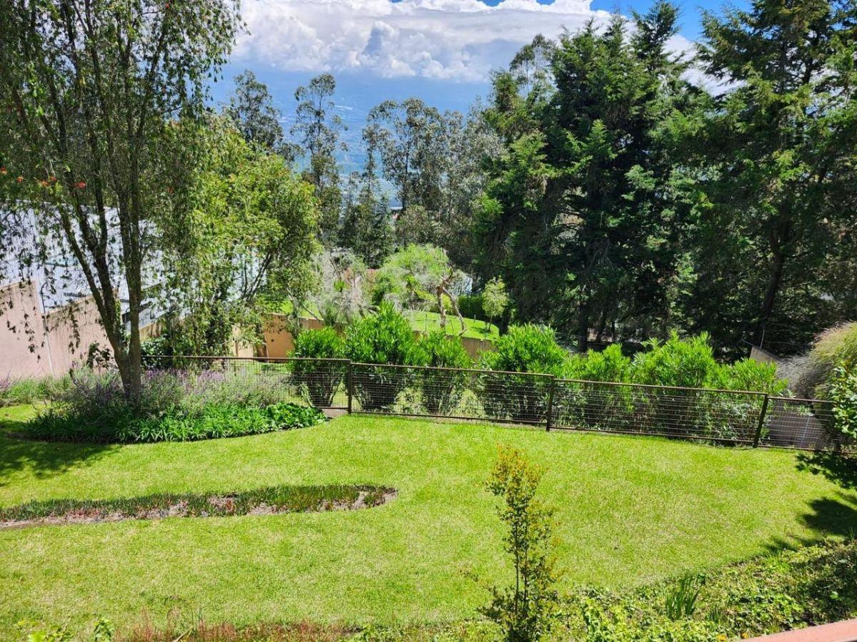La Casa en Venta Cuenta con Vista a Volcanes y Valles Seguridad, Monteserrin — imagen 5