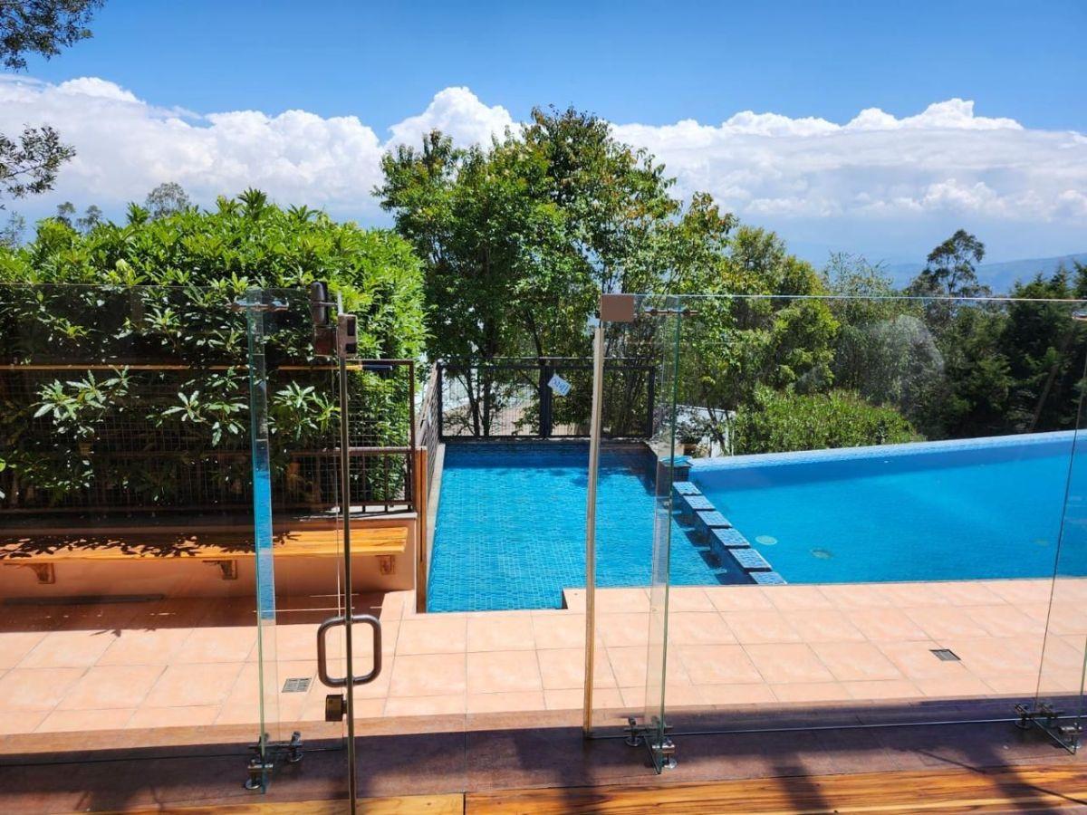La Casa en Venta Cuenta con Vista a Volcanes y Valles Seguridad, Monteserrin — imagen 3