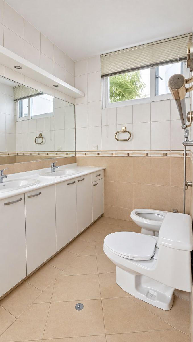 En Venta Casa de Cuatro Dorm. Frente Al Mar 500 m² - Manta, Manabí — imagen 6