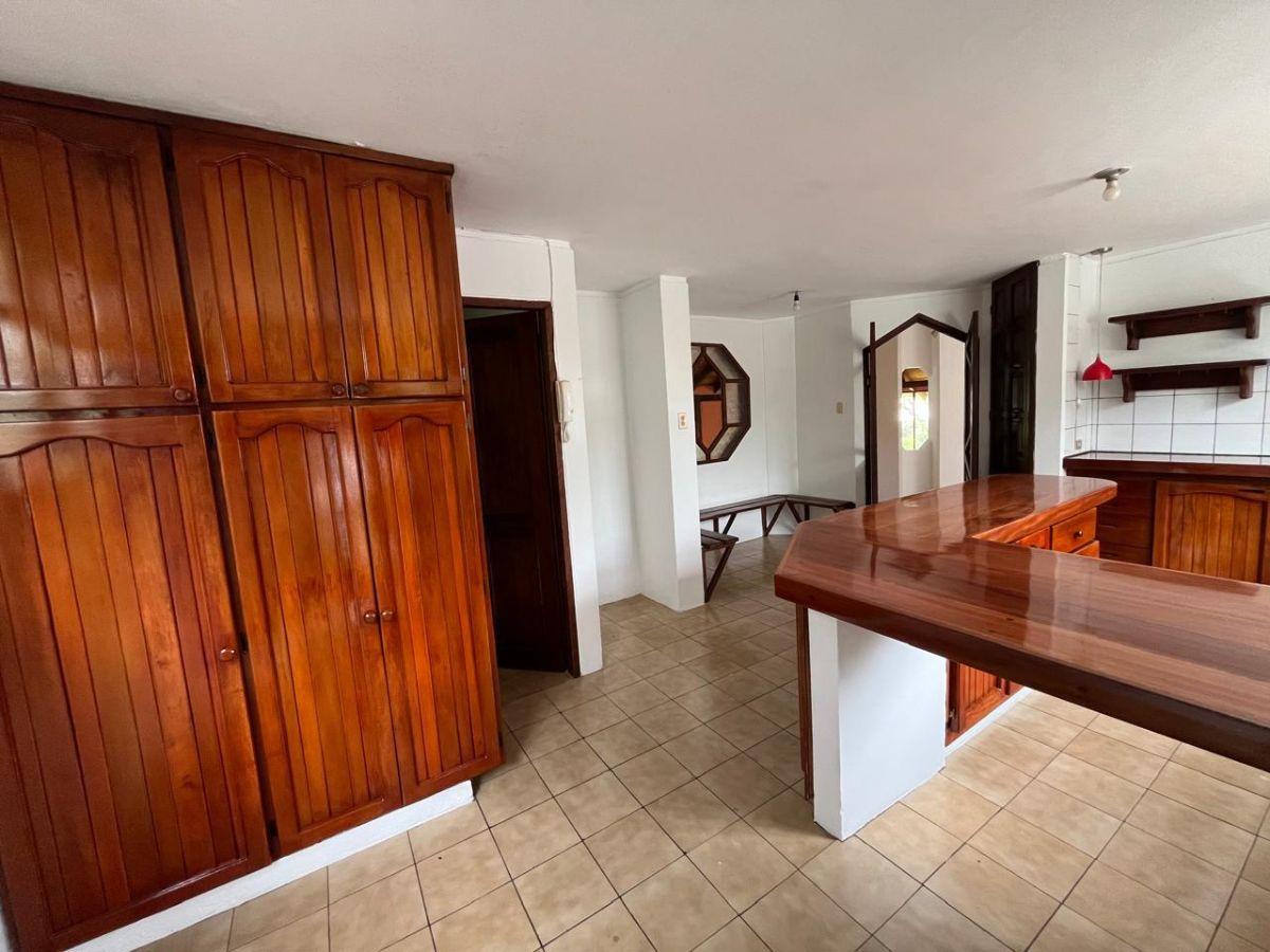 En Venta Casa de 253 m² 3 Dorm., Balcón, Patio, Condominio Sector Embajada Americana — imagen 10