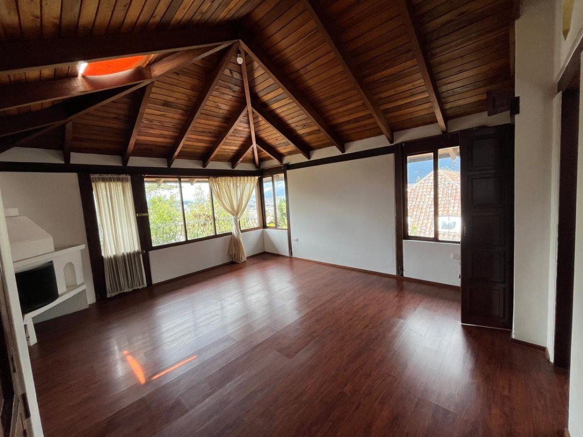 En Venta Casa de 253 m² 3 Dorm., Balcón, Patio, Condominio Sector Embajada Americana — imagen 6