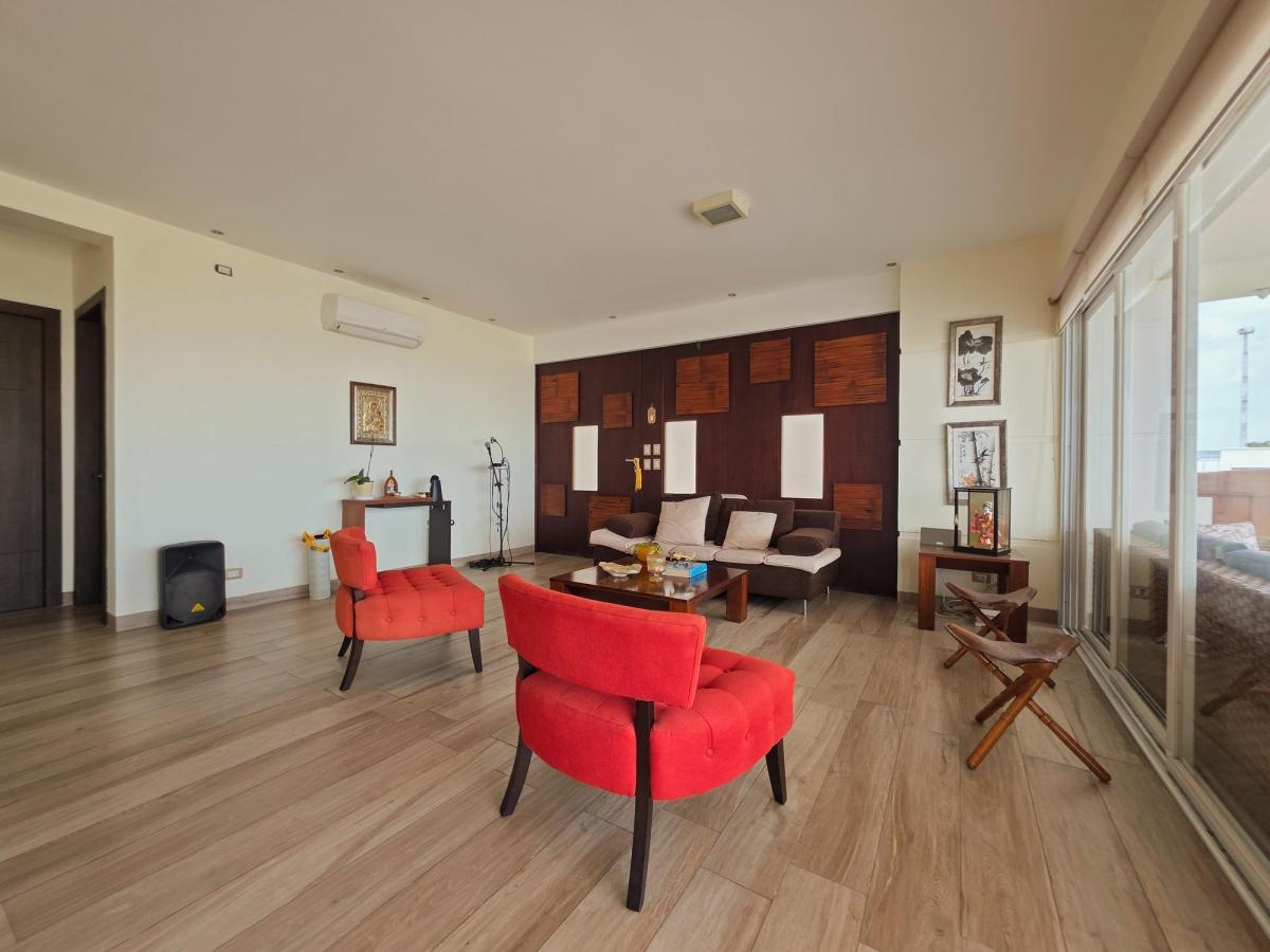 Casa de 5 Dorm. y 425 m² con Vista Al Mar en Manta, Manabí — imagen 6