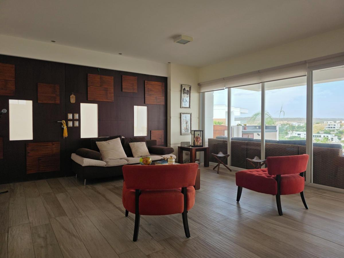 Casa de 5 Dorm. y 425 m² con Vista Al Mar en Manta, Manabí — imagen 4
