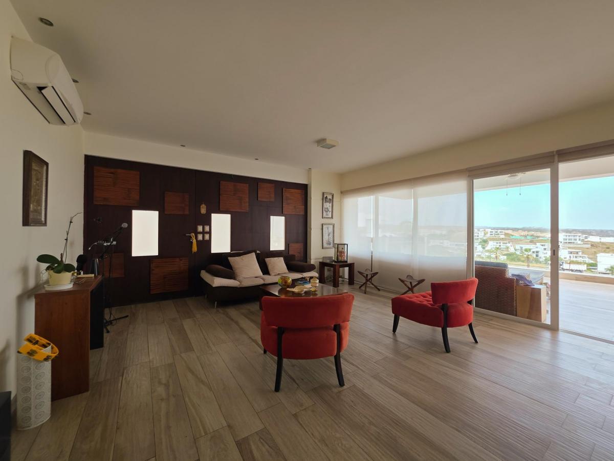Casa de 5 Dorm. y 425 m² con Vista Al Mar en Manta, Manabí — imagen 3
