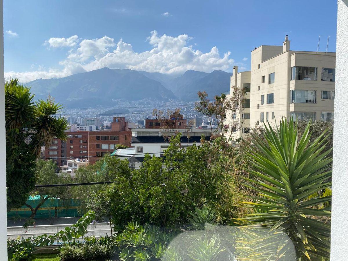 Vendo Departamento en El Sector de La Gonzalez Suarez — imagen 9