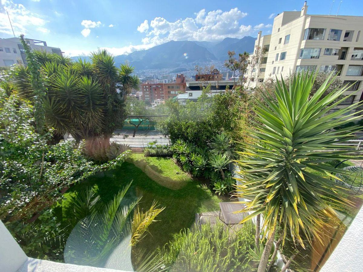 Vendo Departamento en El Sector de La Gonzalez Suarez — imagen 4