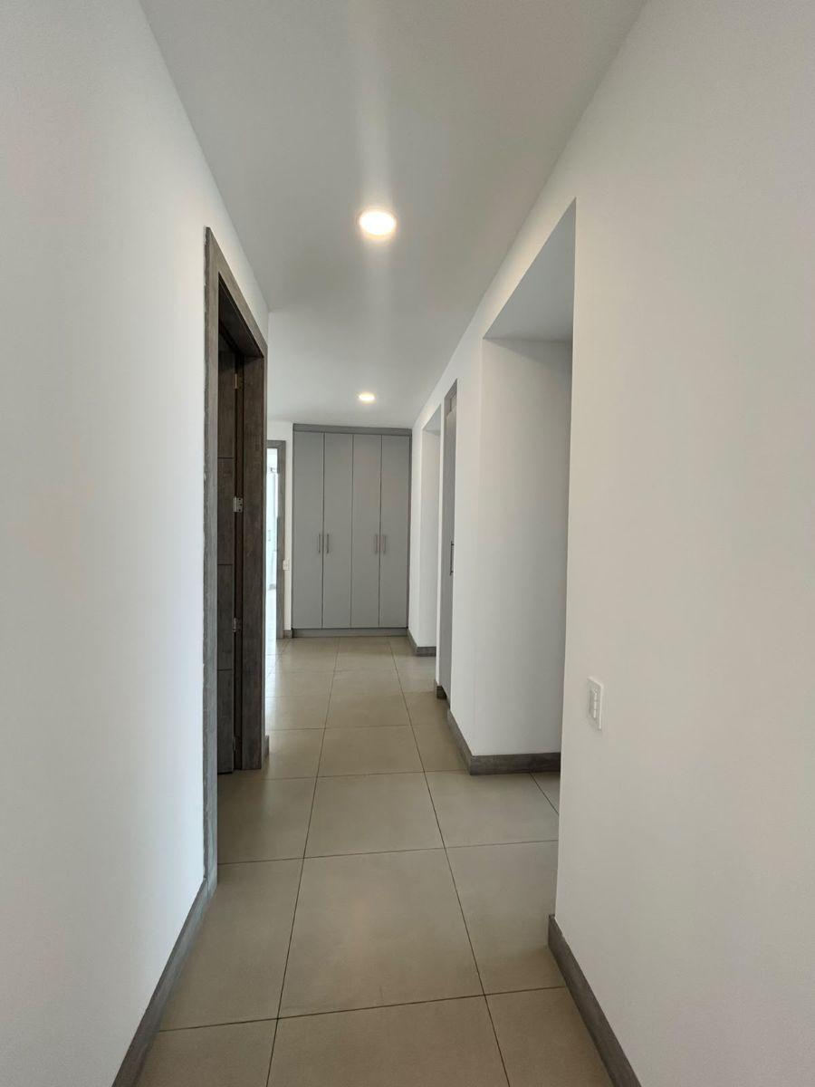 3 Habitaciones con Hermosa Vista, Iluminación y Sala de Tv — imagen 7
