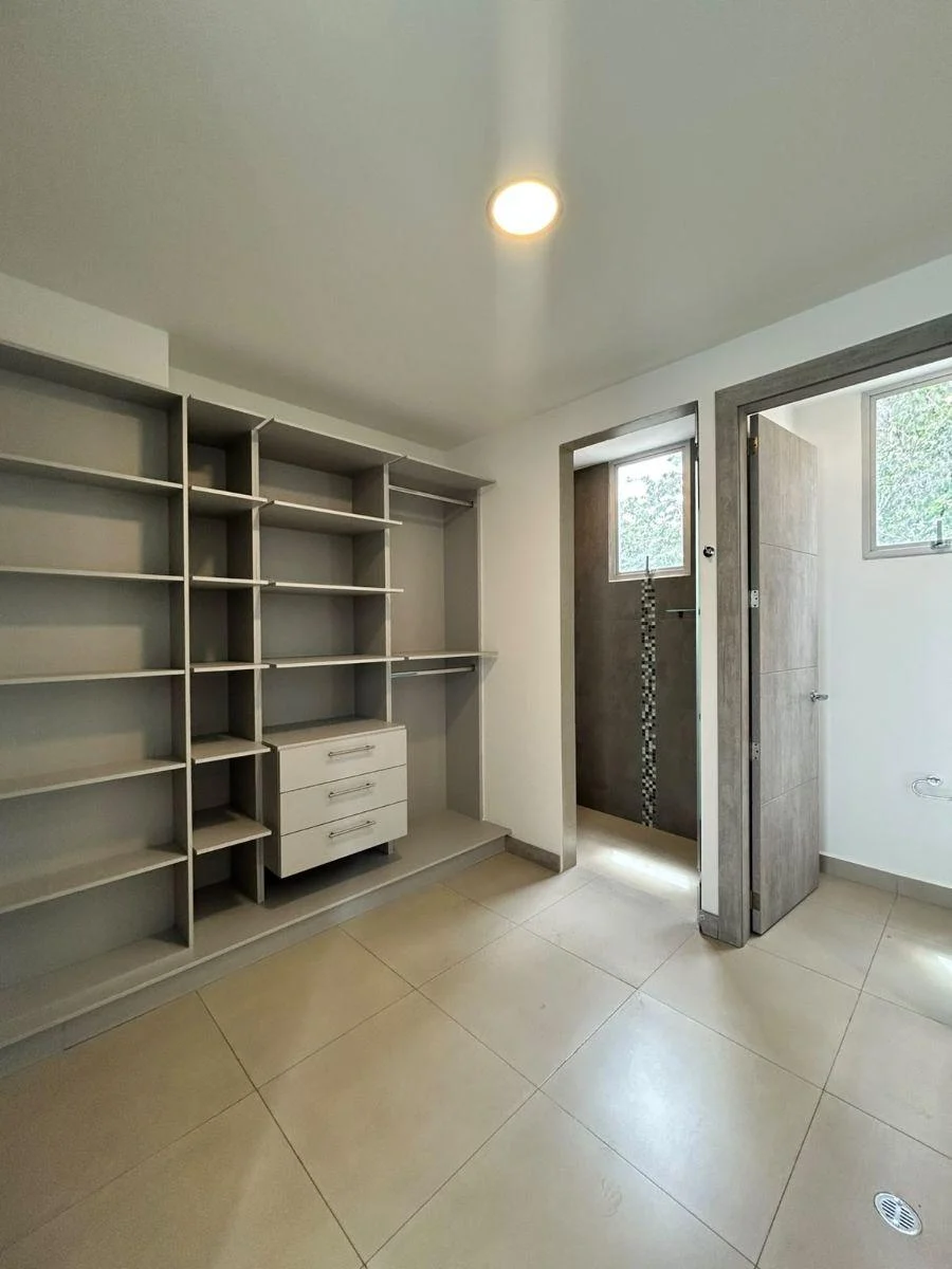 3 Habitaciones con Hermosa Vista, Iluminación y Sala de Tv — imagen 5