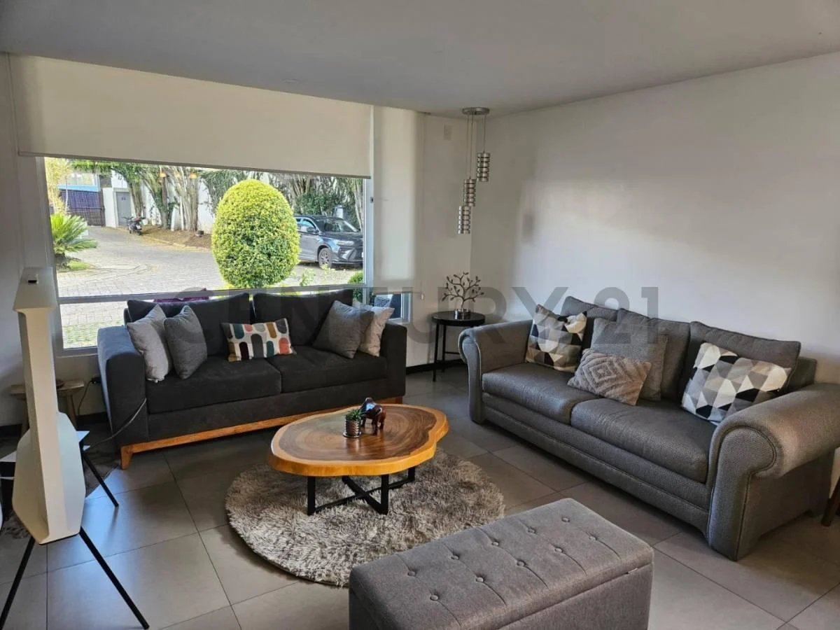 Venta de Casa en Tumbaco Sector Santa Rosa Cerca del Centro de Tumbaco — imagen 10
