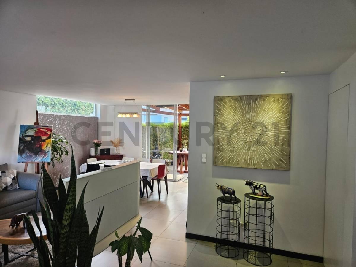 Venta de Casa en Tumbaco Sector Santa Rosa Cerca del Centro de Tumbaco — imagen 6
