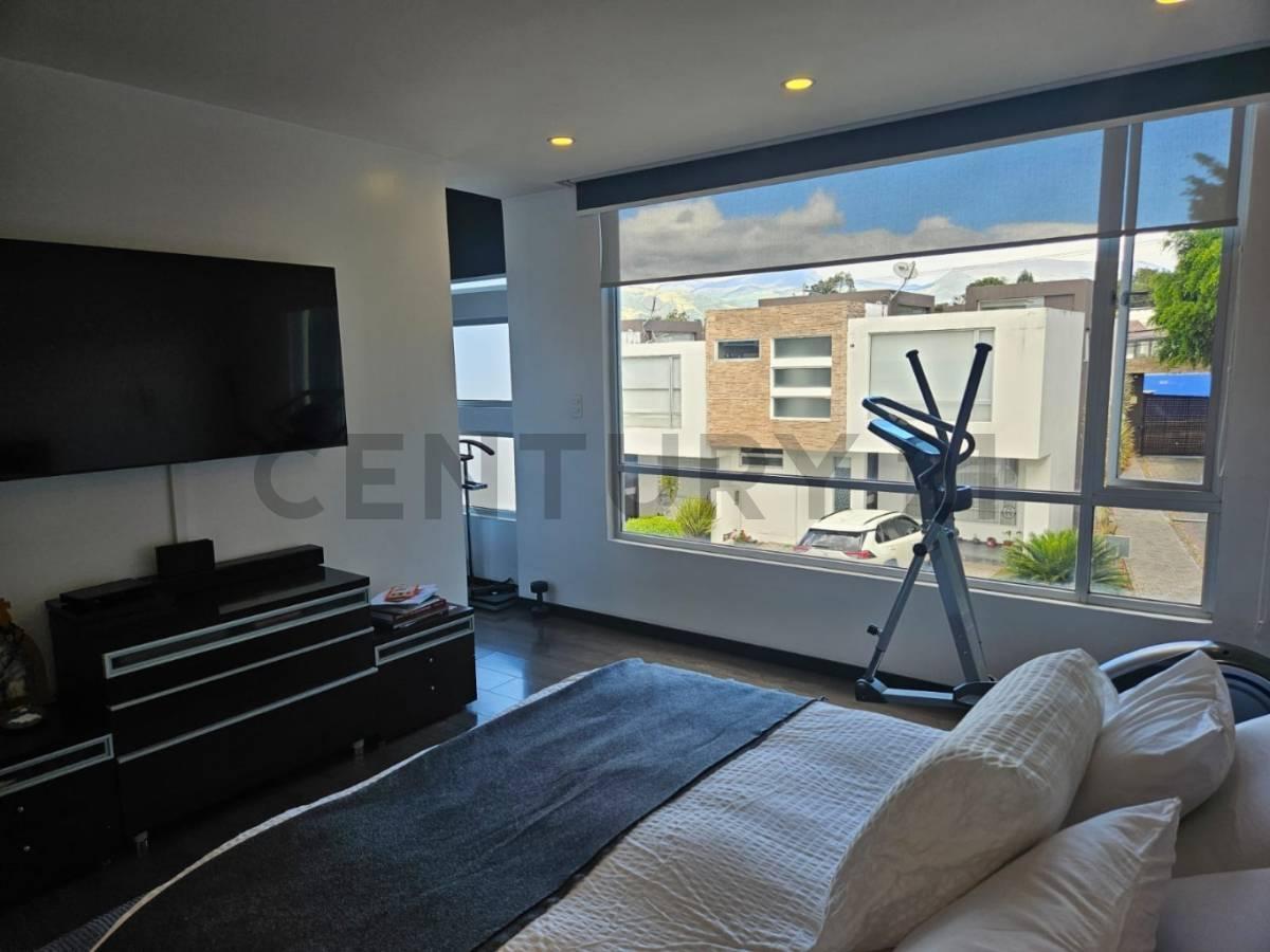 Venta de Casa en Tumbaco Sector Santa Rosa Cerca del Centro de Tumbaco — imagen 3