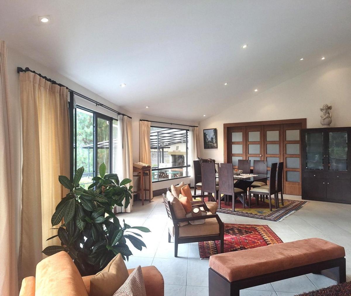 Casa de Una Sola Planta con Amplio Jardín — imagen 9