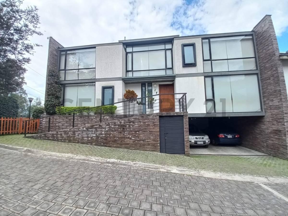 Venta Casa 6 Dorm. en Cumbayá Dentro Conjunto (2 Dorm. Planta Baja) — imagen 9