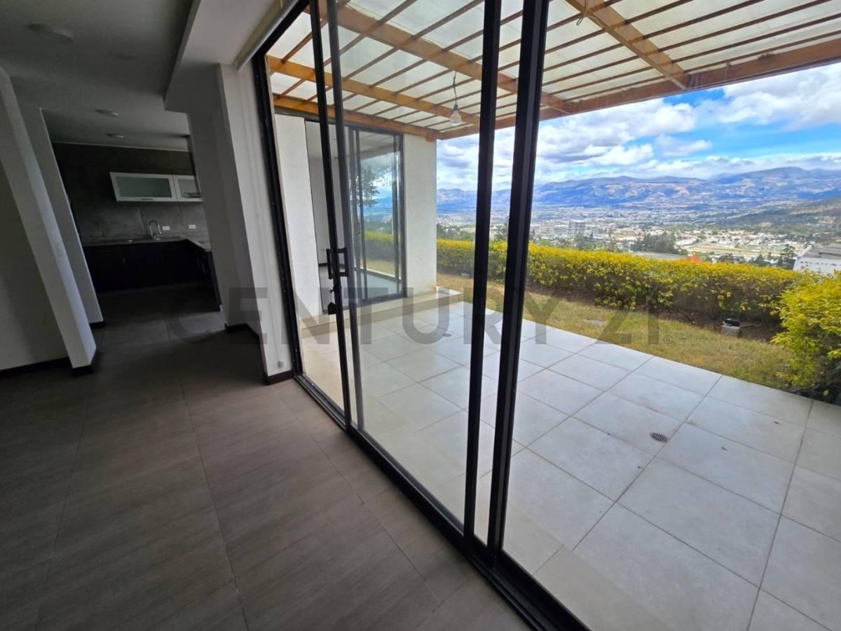 Venta Casa 6 Dorm. en Cumbayá Dentro Conjunto (2 Dorm. Planta Baja) — imagen 7