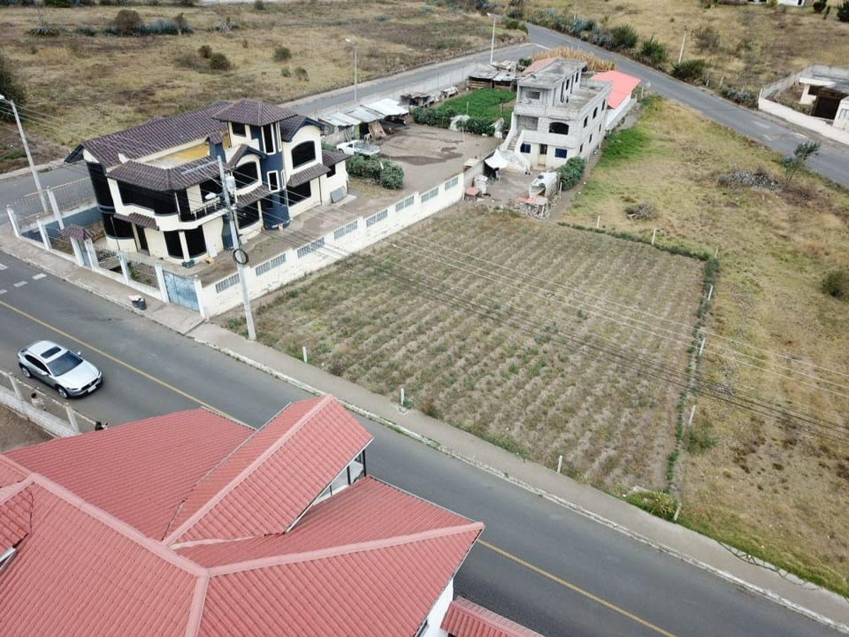 Amplio Terreno en El Centro de Unamuncho, Tungurahua — imagen 3