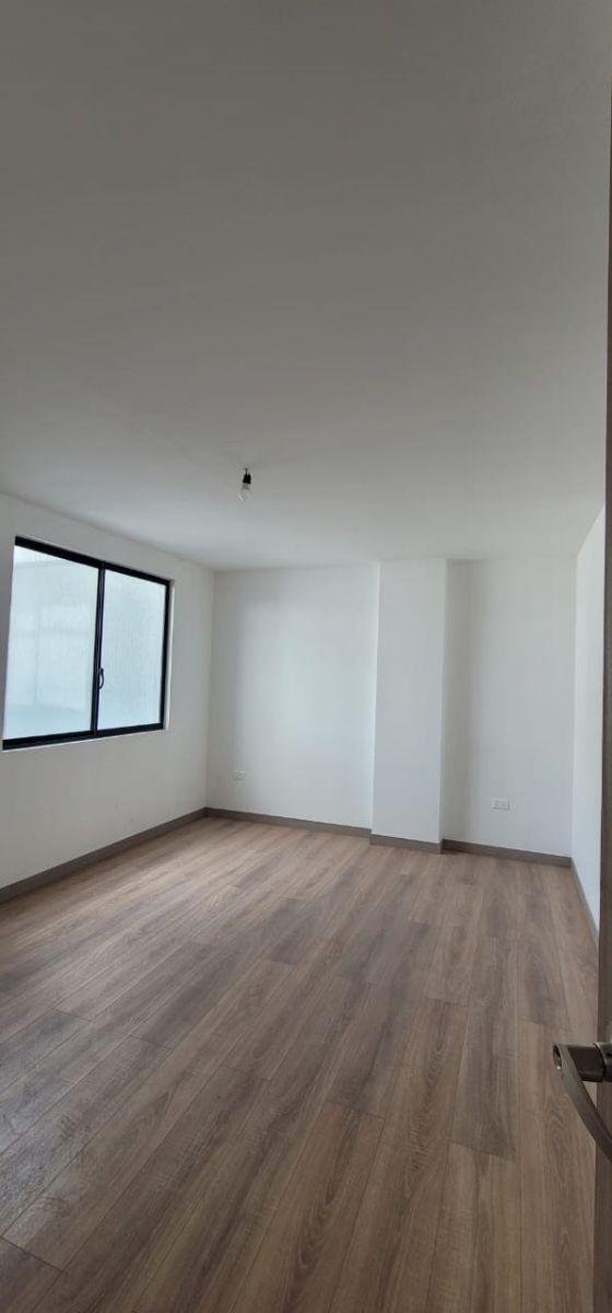 Departamento de 3 Dorm. de Oportunidad en Pusuquí — imagen 4