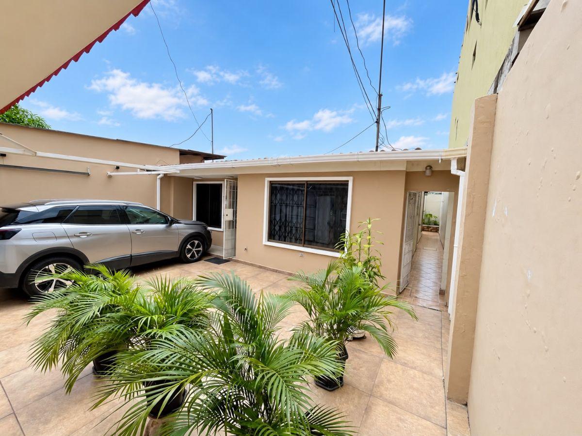 Elegante Villa en Venta en Alborada XIII Etapa, Guayas — imagen 10