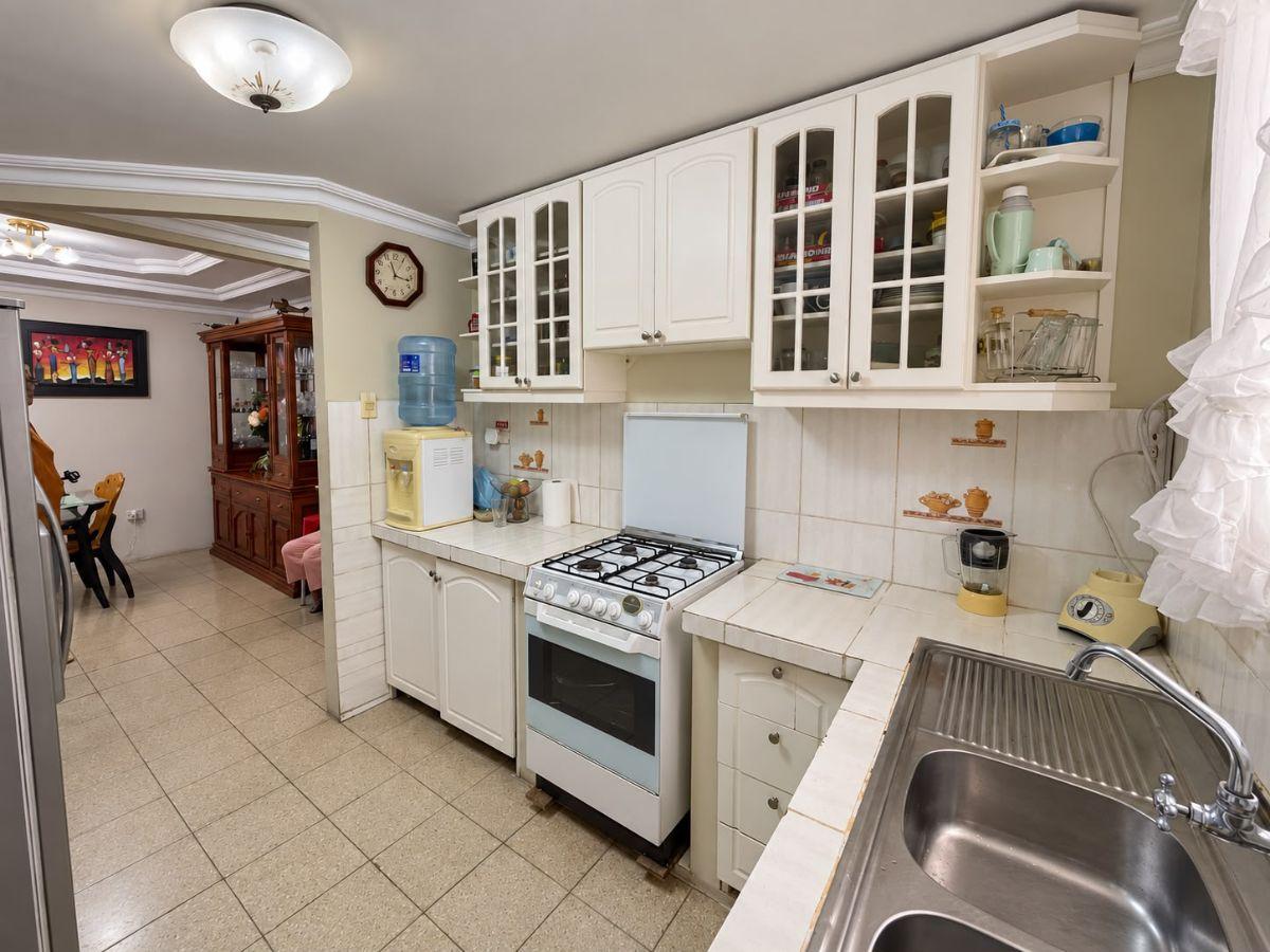 Elegante Villa en Venta en Alborada XIII Etapa, Guayas — imagen 7