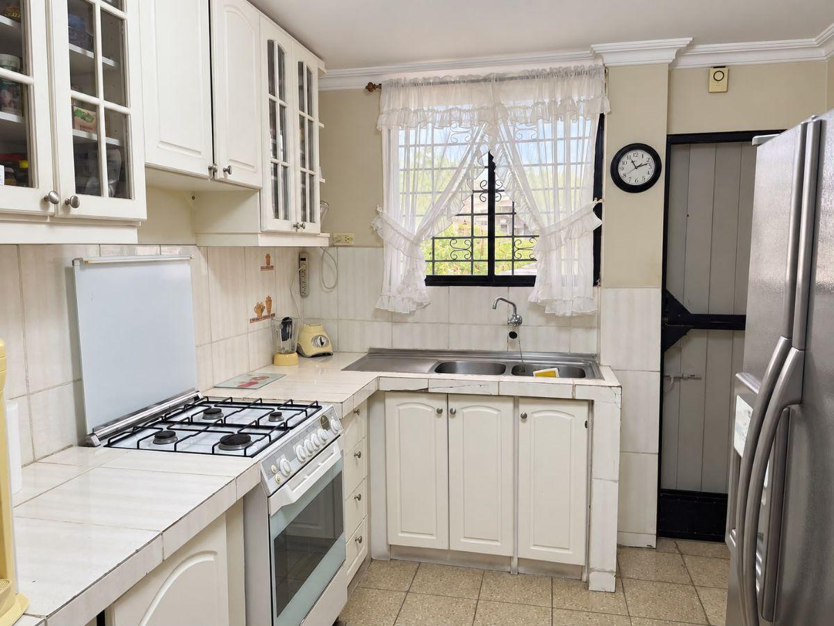 Elegante Villa en Venta en Alborada XIII Etapa, Guayas — imagen 6