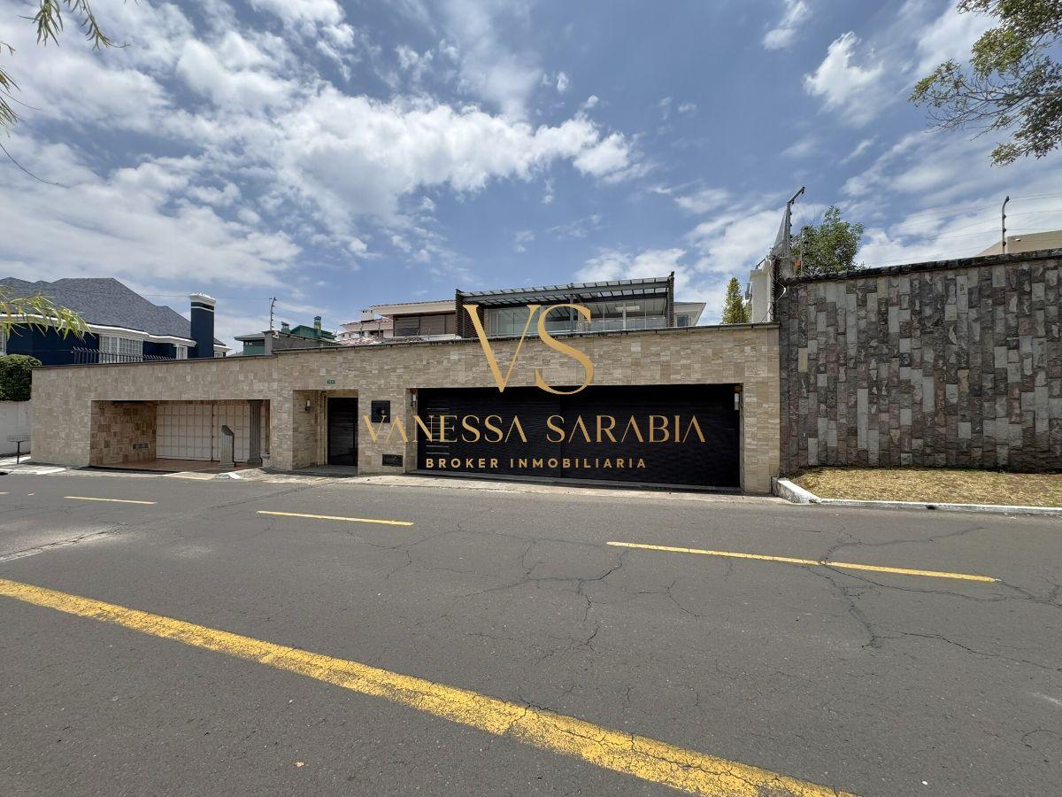 Casa de Lujo de Venta Urb. Campo Alegre Monteseirín, Norte de Quito — imagen 10