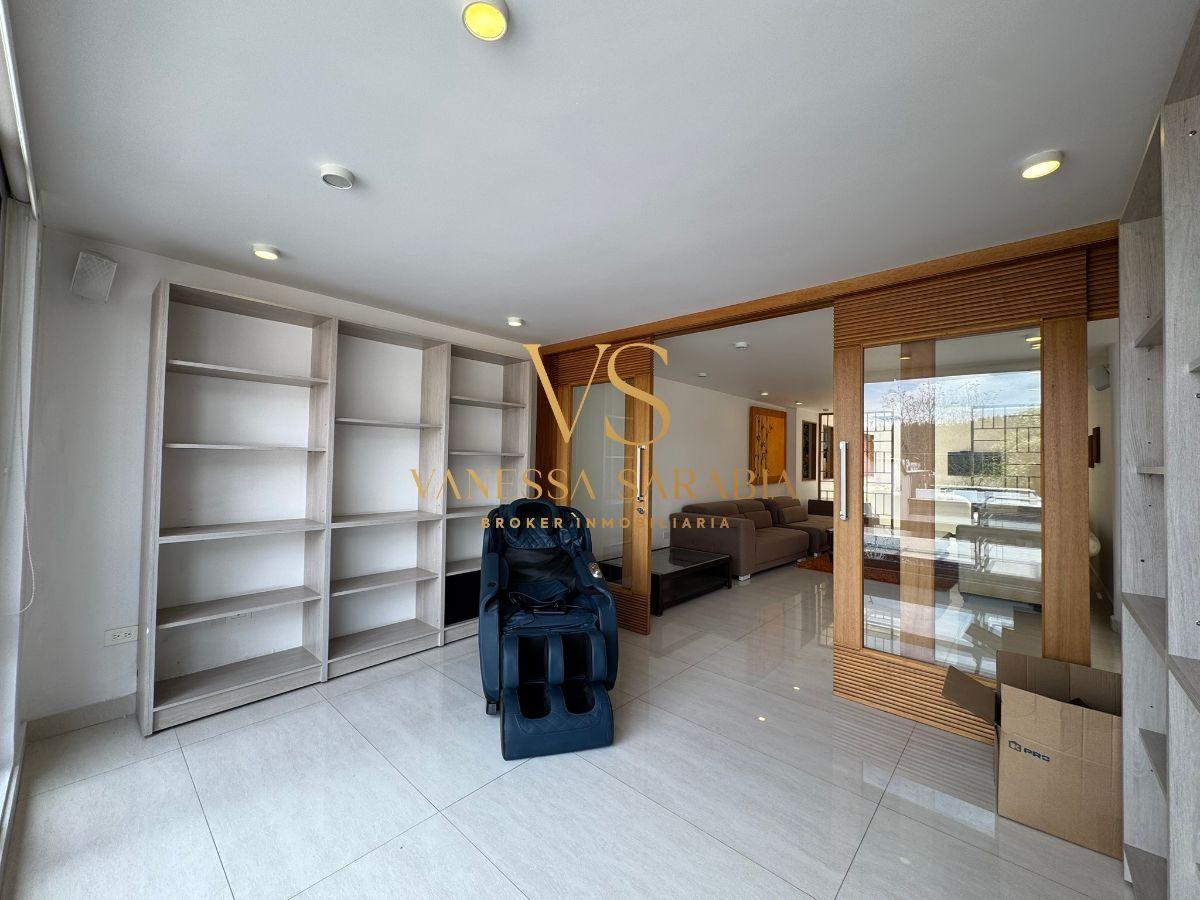 Casa de Lujo de Venta Urb. Campo Alegre Monteseirín, Norte de Quito — imagen 7