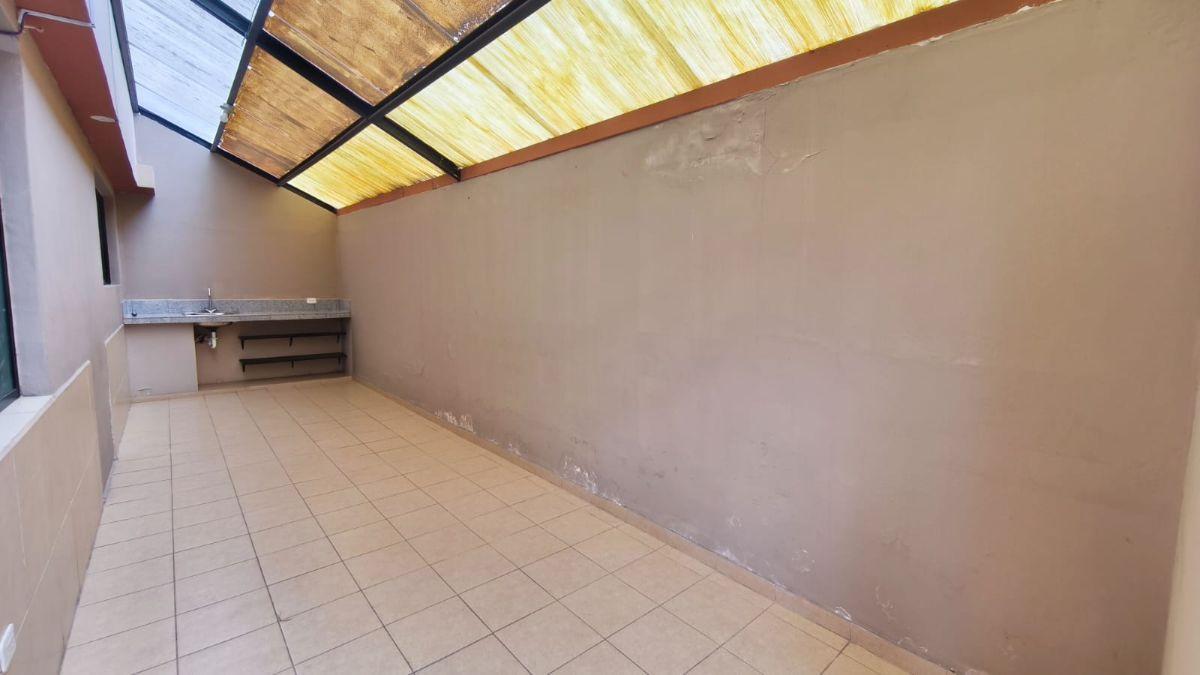 En Venta o Renta Casa Rentera Frente Al Estadio de Nayon — imagen 6