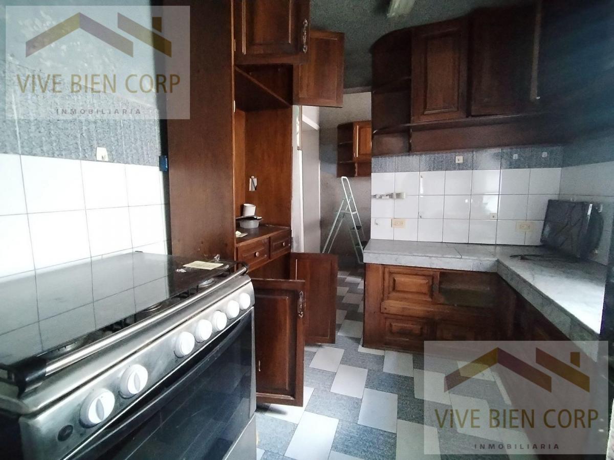 Casa con Suite y 4 Locales Comerciales en Venta Sector La Mariscal — imagen 6