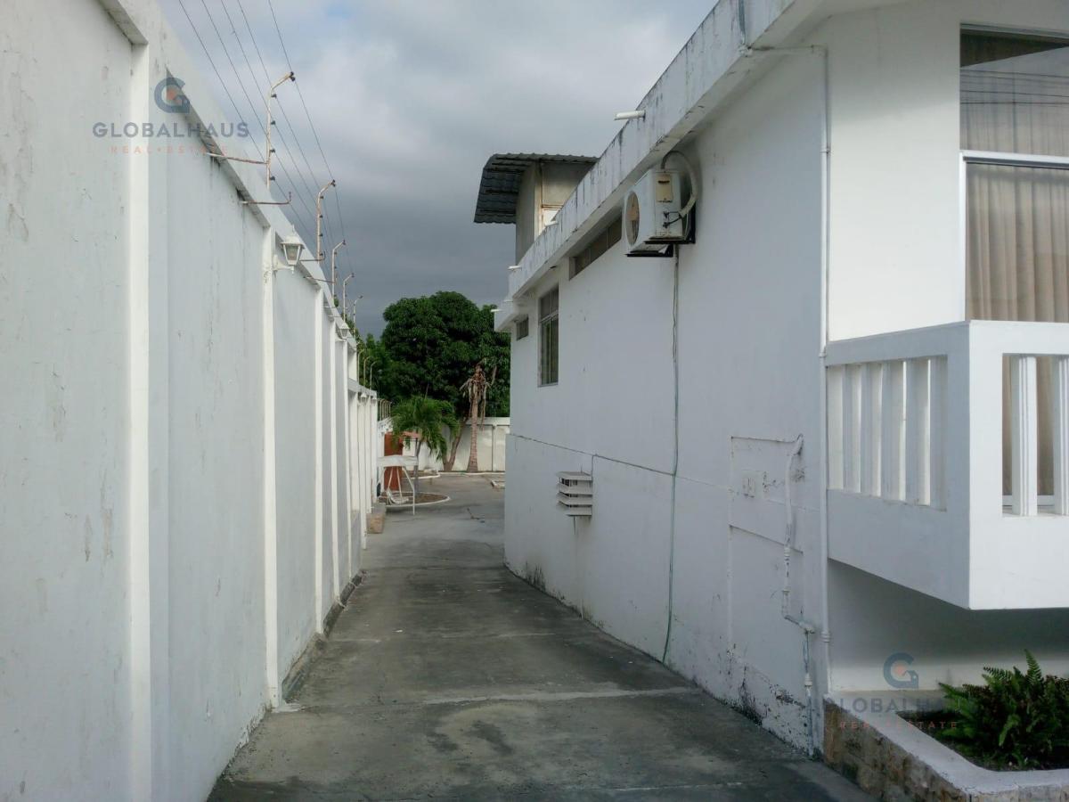 Venta Casa con Suite Lotización Pablo Gonzabach, Sector Aeropuerto, Manta, 5 Habitaciones, P. C. Manabí — imagen 7