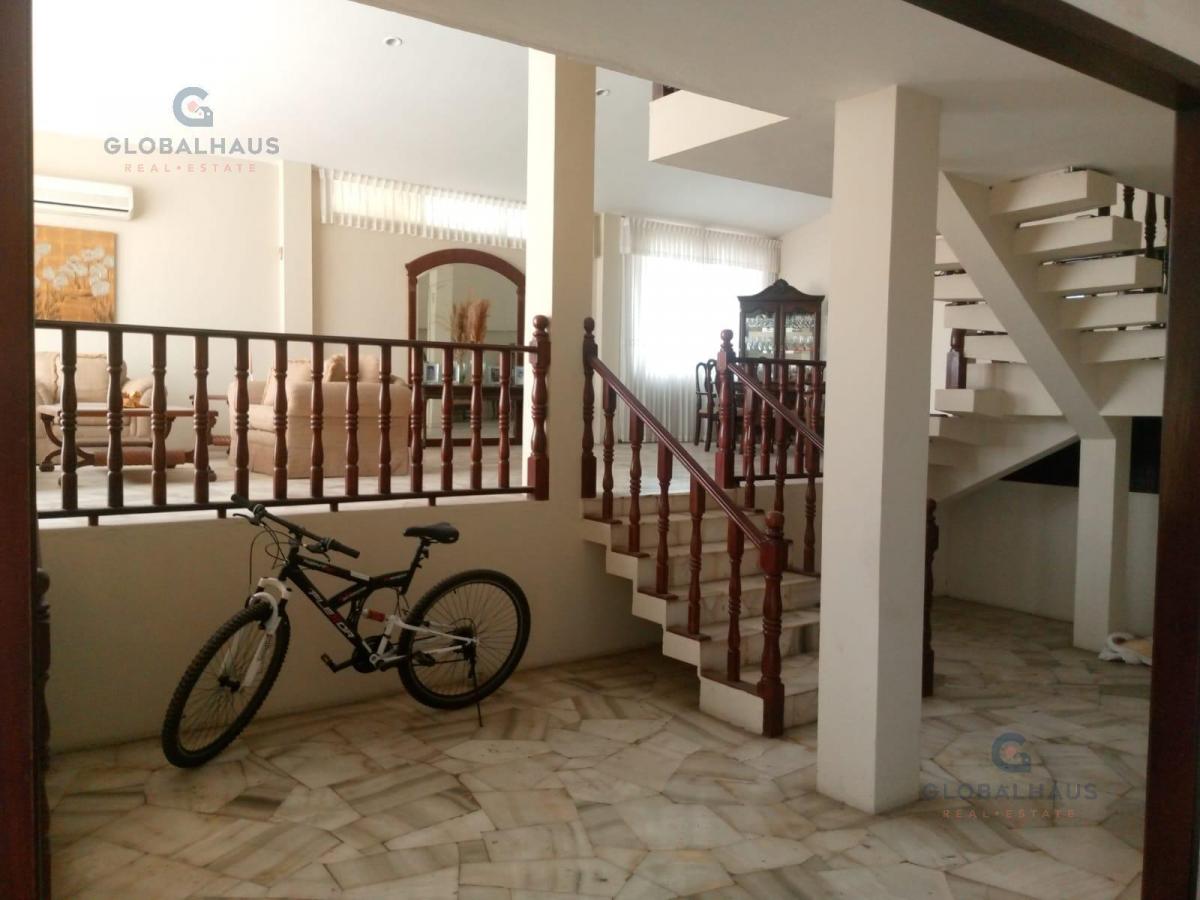 Venta Casa con Suite Lotización Pablo Gonzabach, Sector Aeropuerto, Manta, 5 Habitaciones, P. C. Manabí — imagen 6