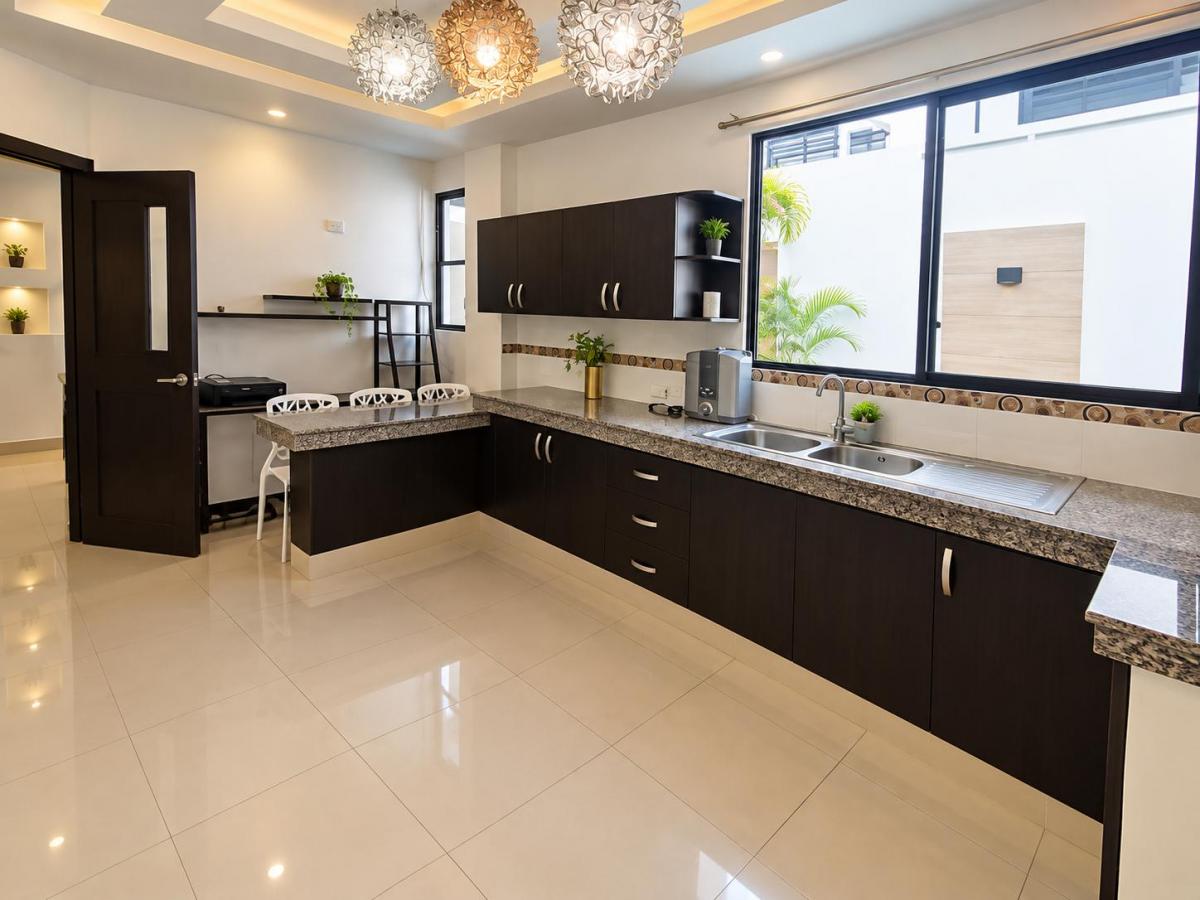 Venta Casa Moderna de 5 Dorm. con Piscina | Napoli, Via Salitre, Guayas — imagen 7