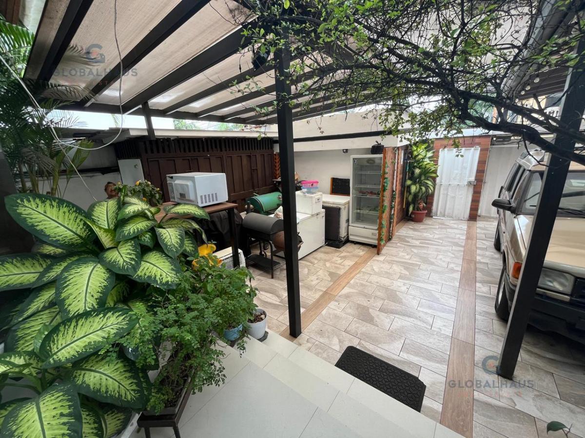 Venta Casa en Urdesa Balsamos Sur. 4 Habitaciones, Piscina. 498 m. m. N. Guayas — imagen 9