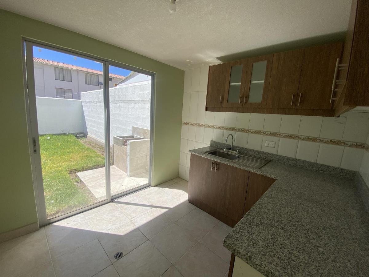 Venta Casa Amplia 3 Dorm., Sector Pomasqui — imagen 7
