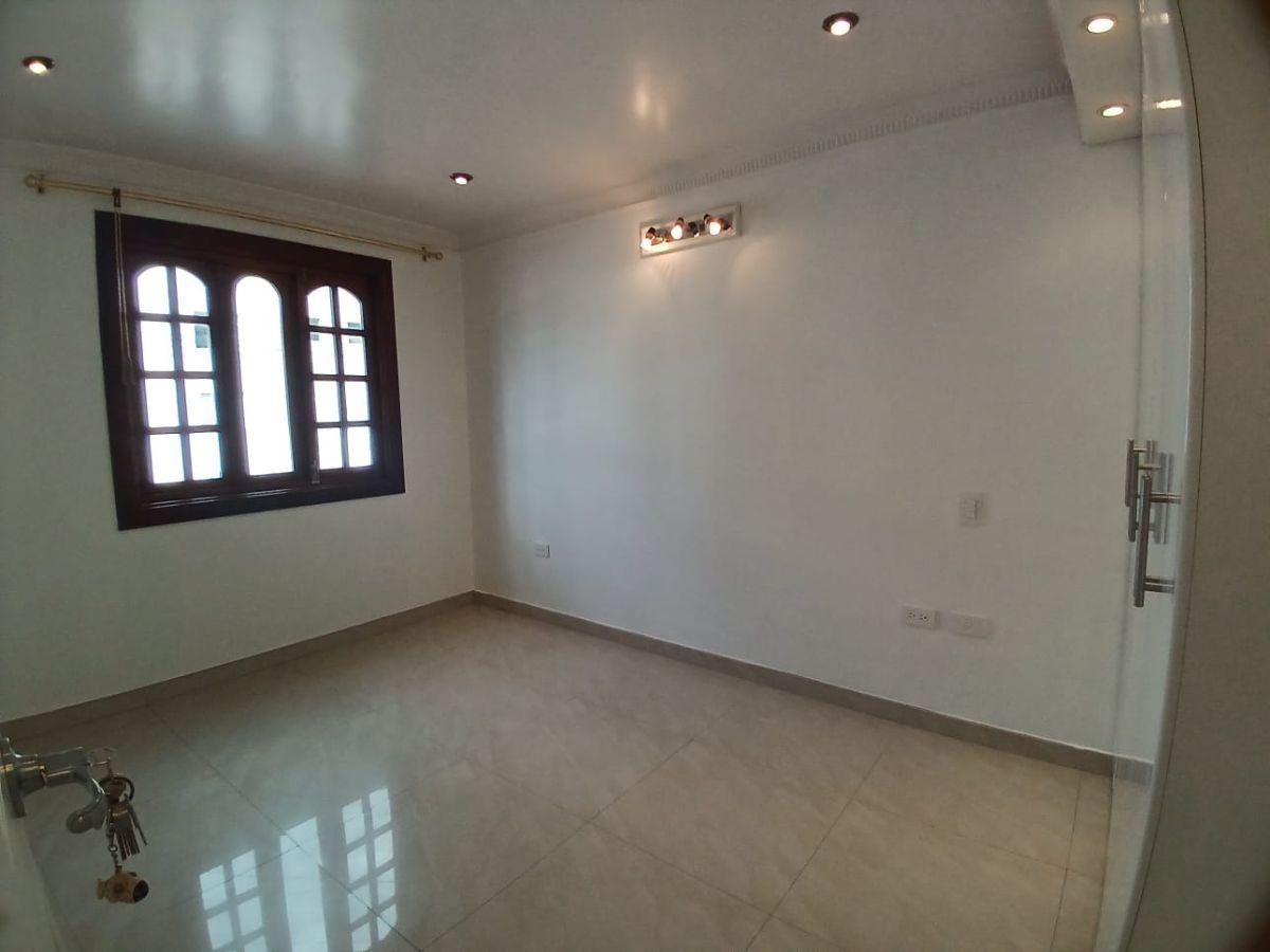 Casa de 213 m² con 3 Dorm. y 4 Baños con Acabados de Lujo en Venta en Rumiñahui — imagen 4
